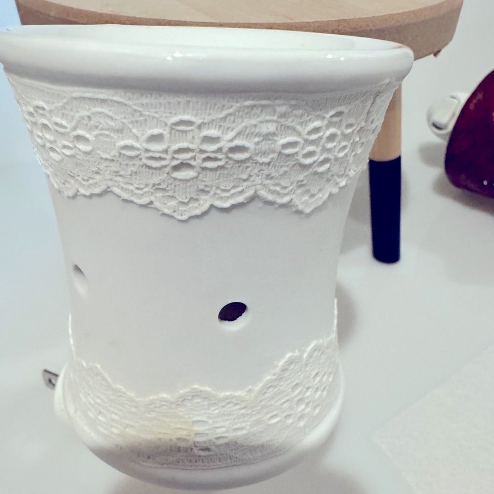 SCENTSY WAX WARMER PLUG IN